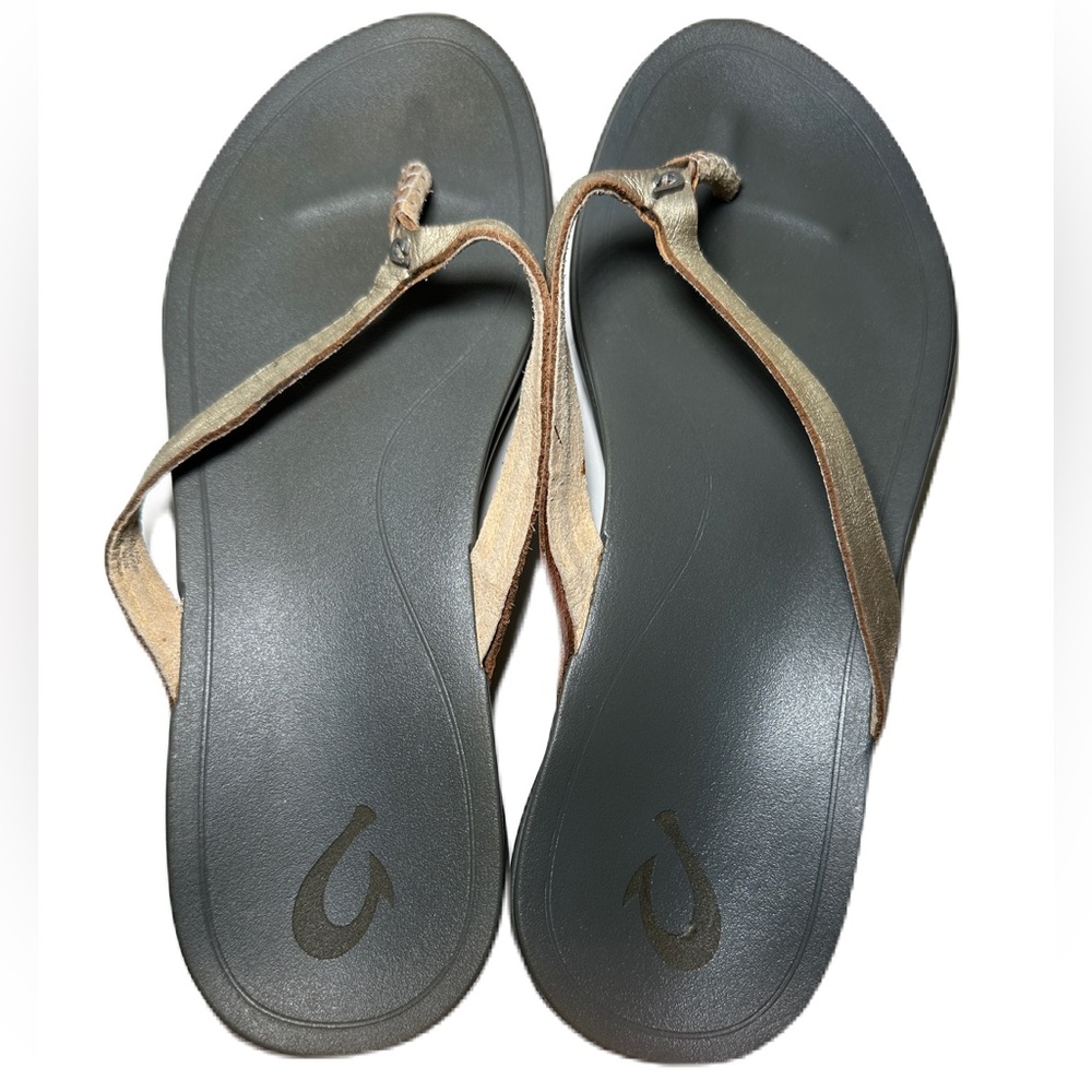Olukai Flip Flops Women’s Size 9 Brown and Gold Strap Comfortable Summer Shoe
